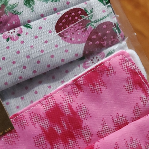 BRAND NEW & Sealed decorative face masks -set of 2 - Picture 4 of 8